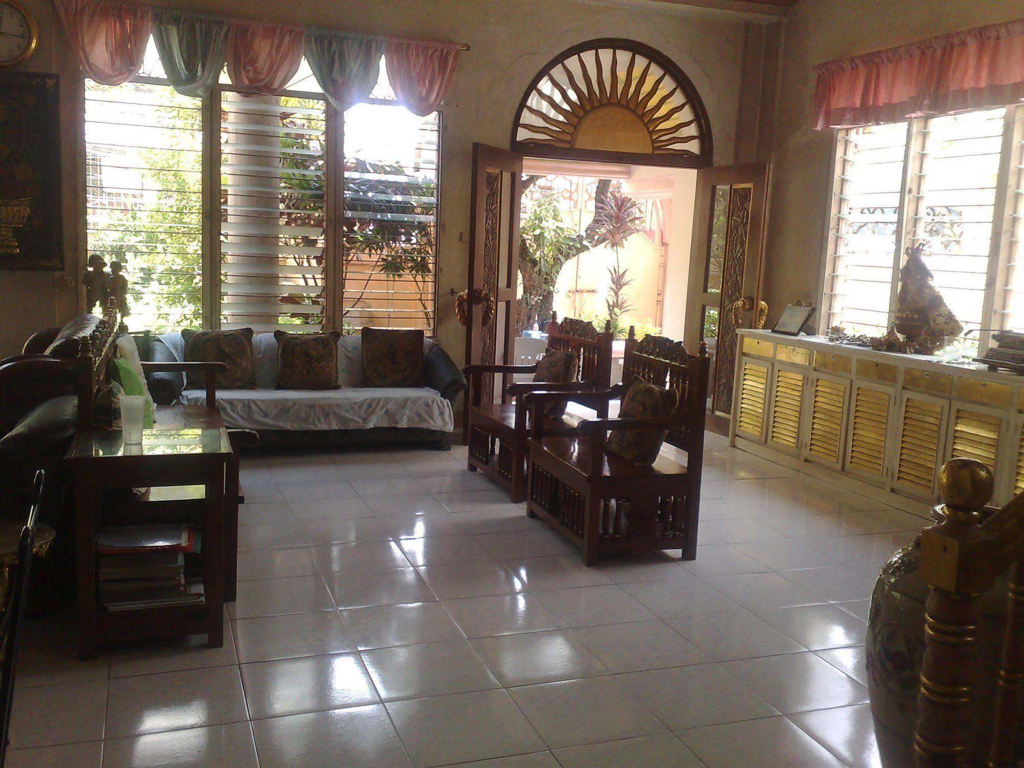 La Residencia Luzviminda Pensionne Cebu Eksteriør billede